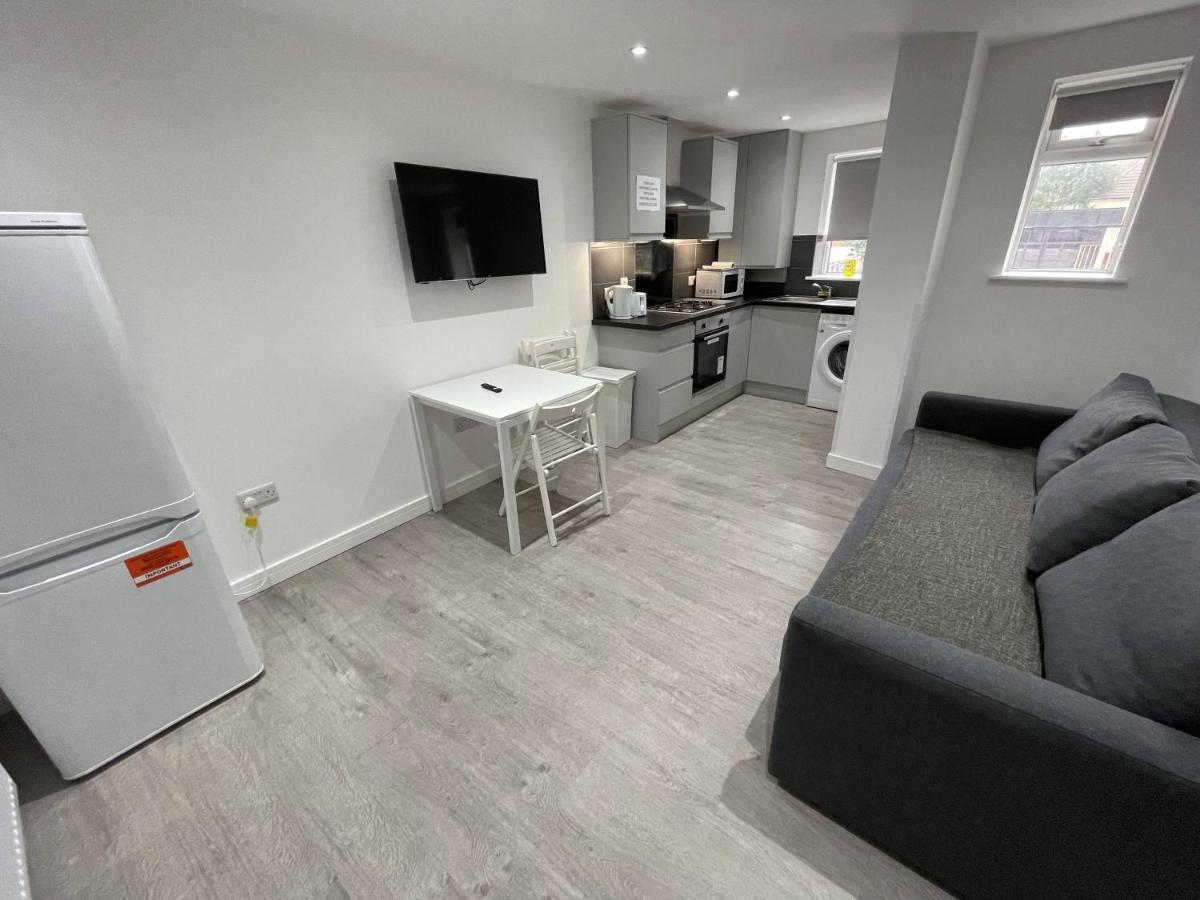 London Dagenham Apartments エクステリア 写真