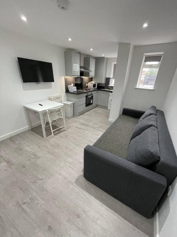 London Dagenham Apartments エクステリア 写真